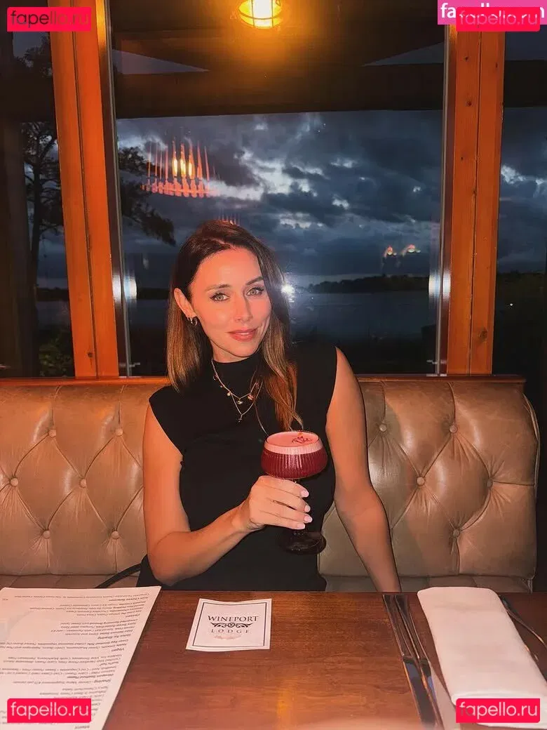 Una Healy Onlyfans Photo Gallery 