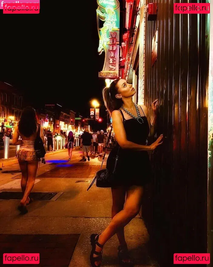 Una Healy Onlyfans Photo Gallery 