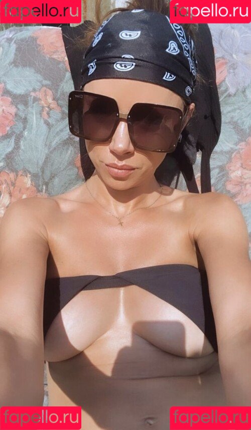 Una Healy Onlyfans Photo Gallery 