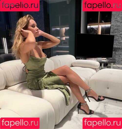 Una Healy Onlyfans Photo Gallery 