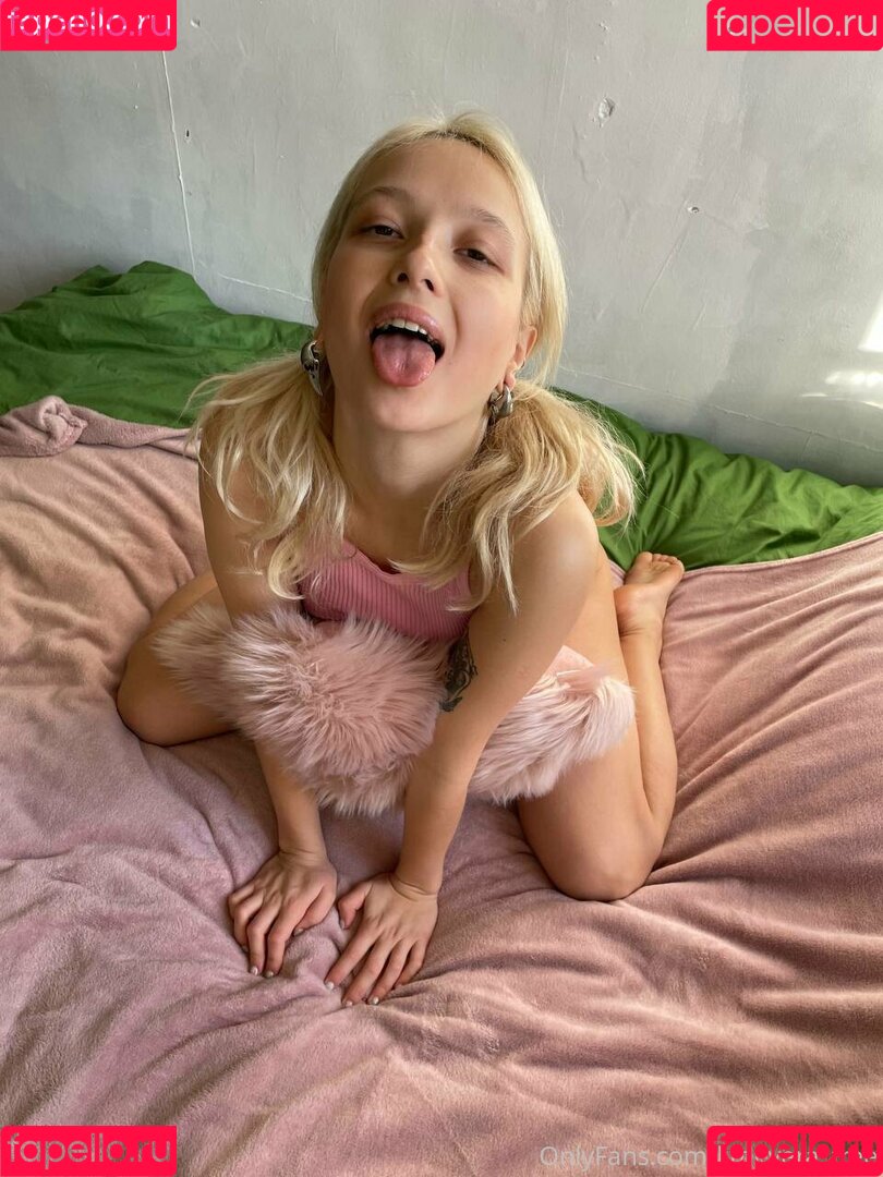 littleveraaa Onlyfans Photo Gallery 