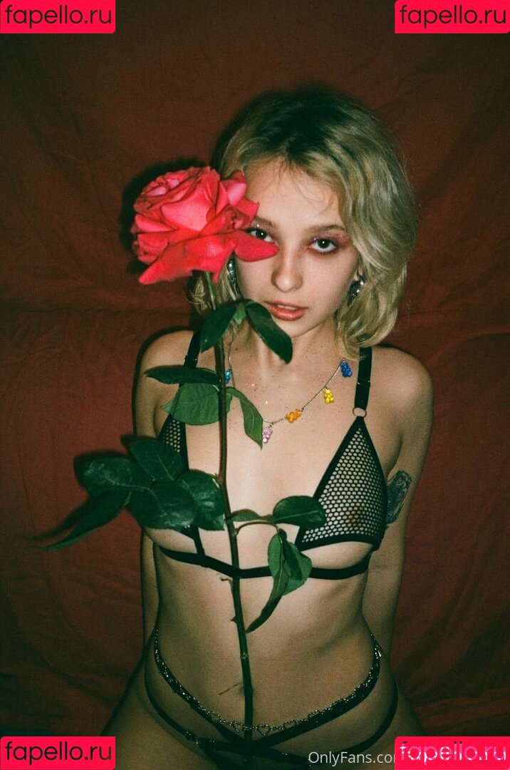 littleveraaa Onlyfans Photo Gallery 