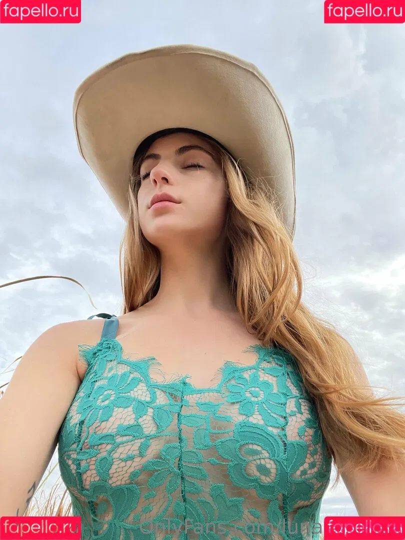 Luna Benna Onlyfans Photo Gallery 
