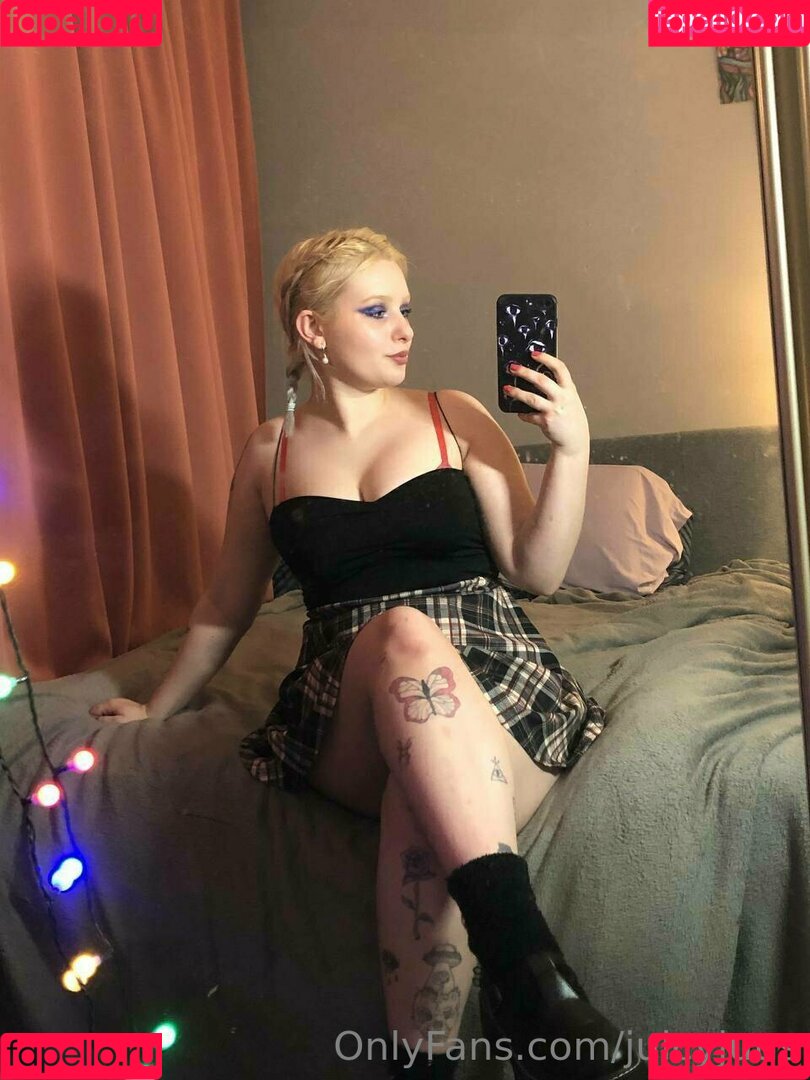 juicyjuus Onlyfans Photo Gallery 