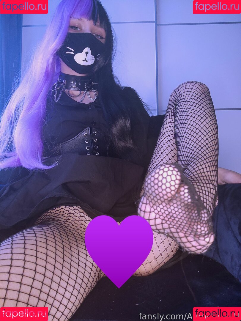 AurorkaUwU Onlyfans Photo Gallery 