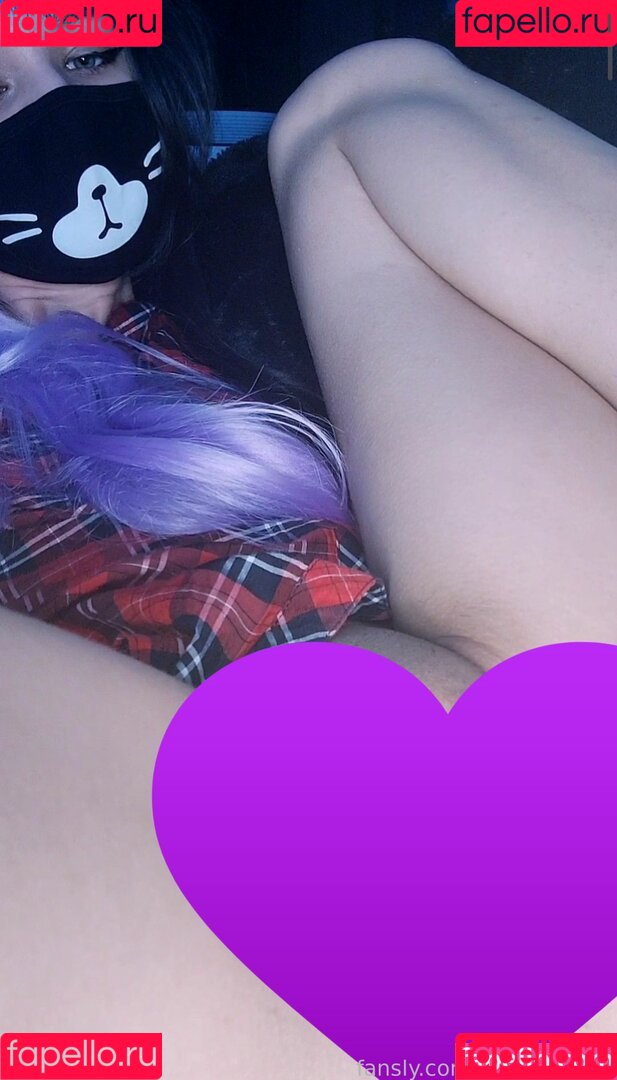 AurorkaUwU Onlyfans Photo Gallery 