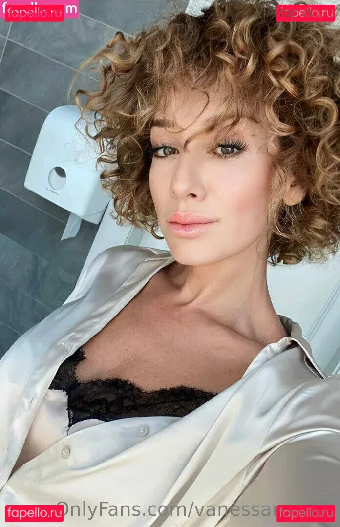 vanessaroom8 Onlyfans Photo Gallery 