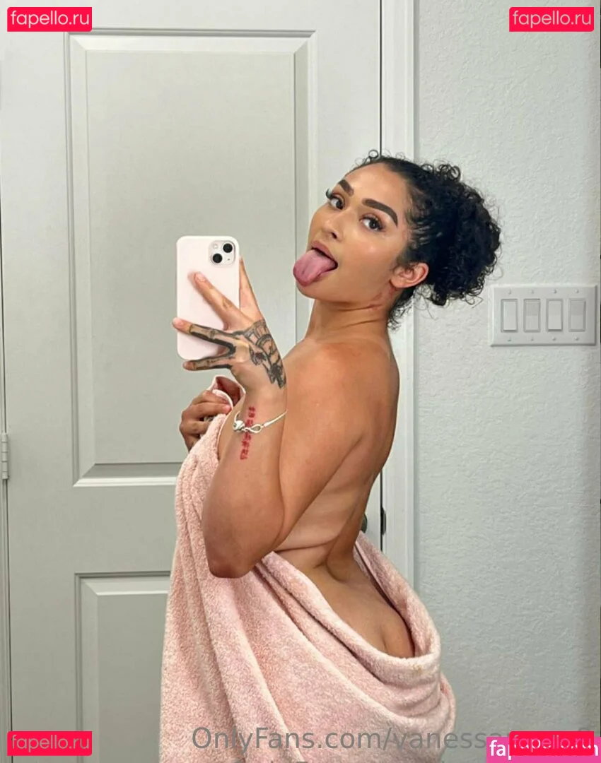 vanessaroom8 Onlyfans Photo Gallery 