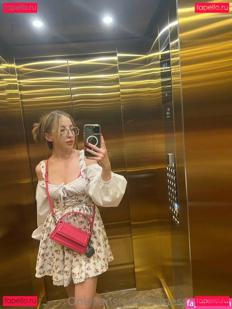 vanessaroom8 Onlyfans Photo Gallery 