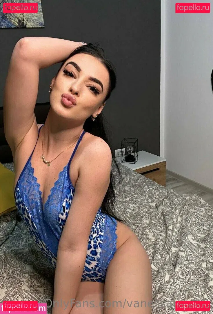 vanessaroom8 Onlyfans Photo Gallery 