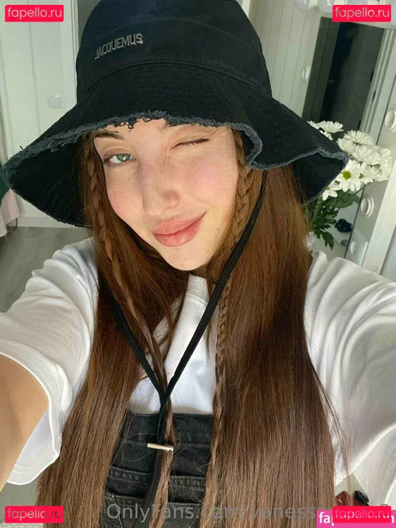 vanessaroom8 Onlyfans Photo Gallery 