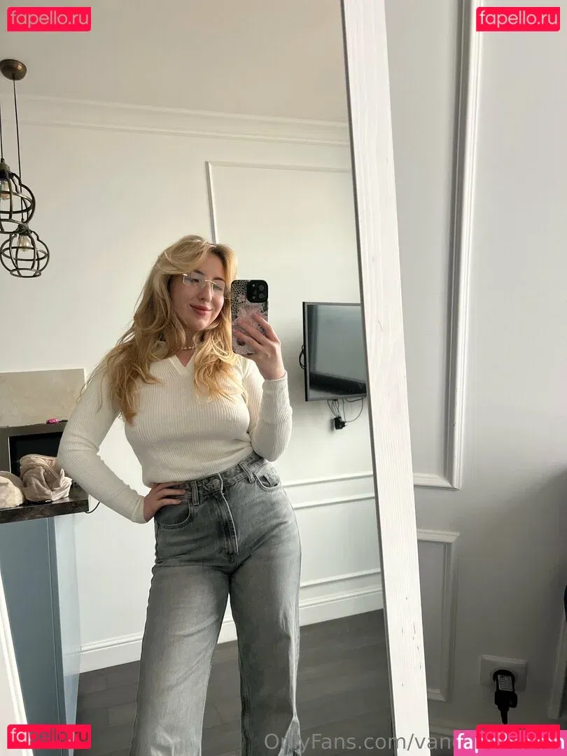 vanessaroom8 Onlyfans Photo Gallery 