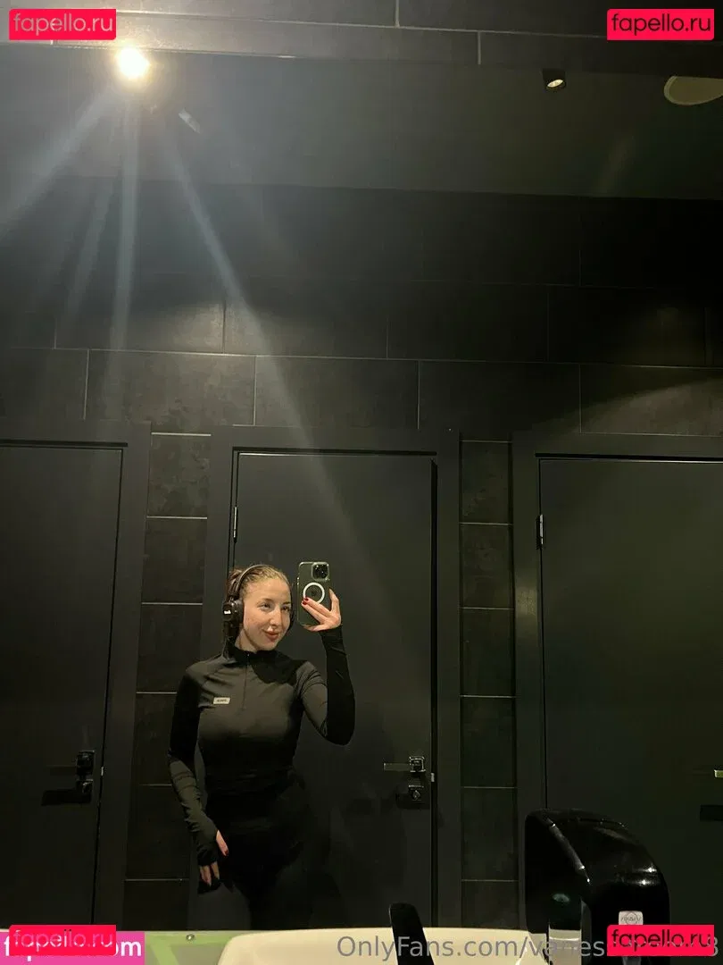 vanessaroom8 Onlyfans Photo Gallery 