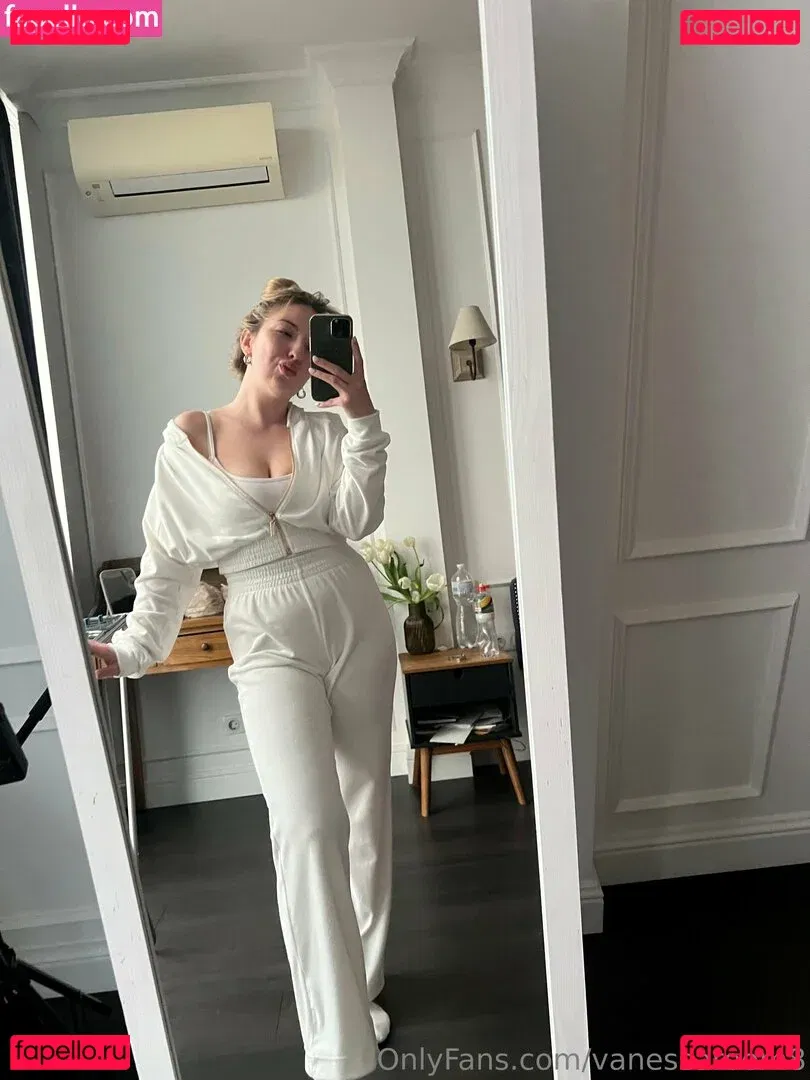 vanessaroom8 Onlyfans Photo Gallery 