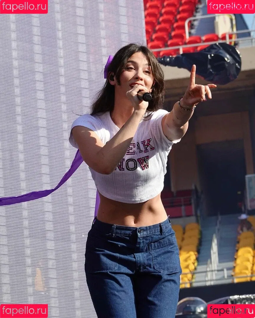 Gracie Abrams Onlyfans Photo Gallery 