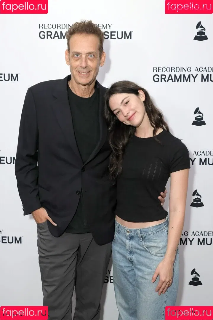 Gracie Abrams Onlyfans Photo Gallery 