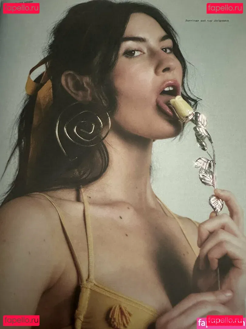 Gracie Abrams Onlyfans Photo Gallery 