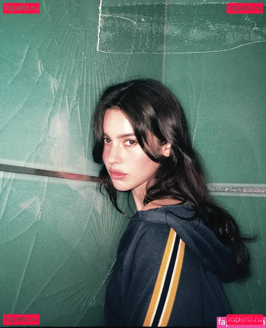 Gracie Abrams Onlyfans Photo Gallery 