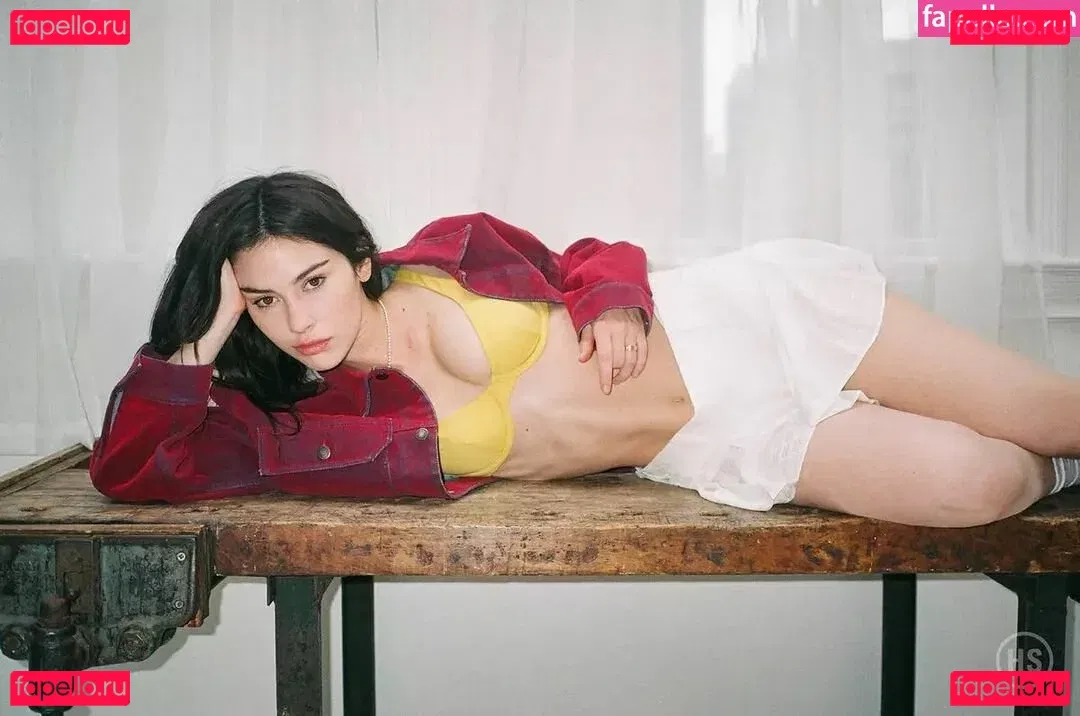 Gracie Abrams Onlyfans Photo Gallery 