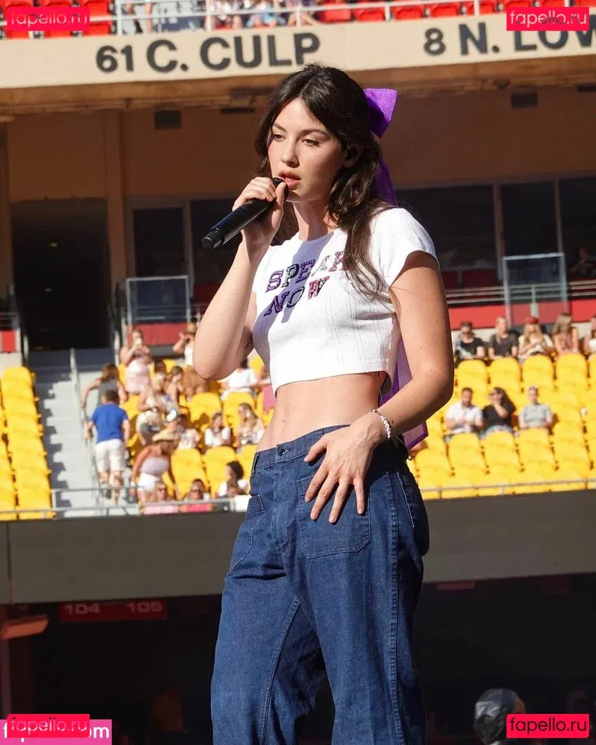 Gracie Abrams Onlyfans Photo Gallery 