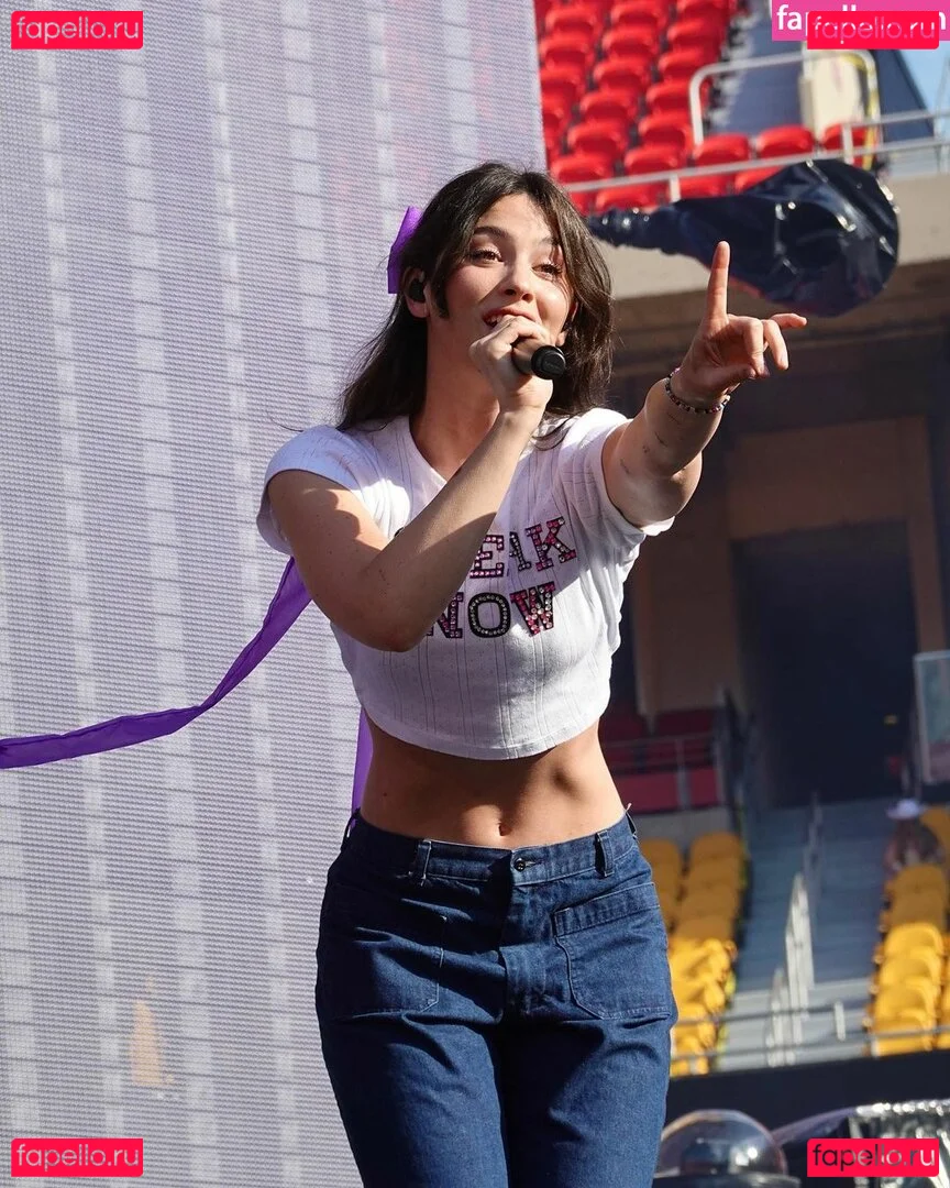 Gracie Abrams Onlyfans Photo Gallery 