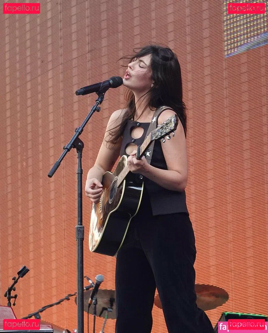 Gracie Abrams Onlyfans Photo Gallery 