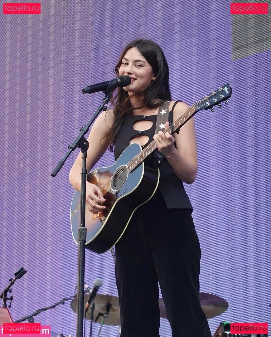 Gracie Abrams Onlyfans Photo Gallery 