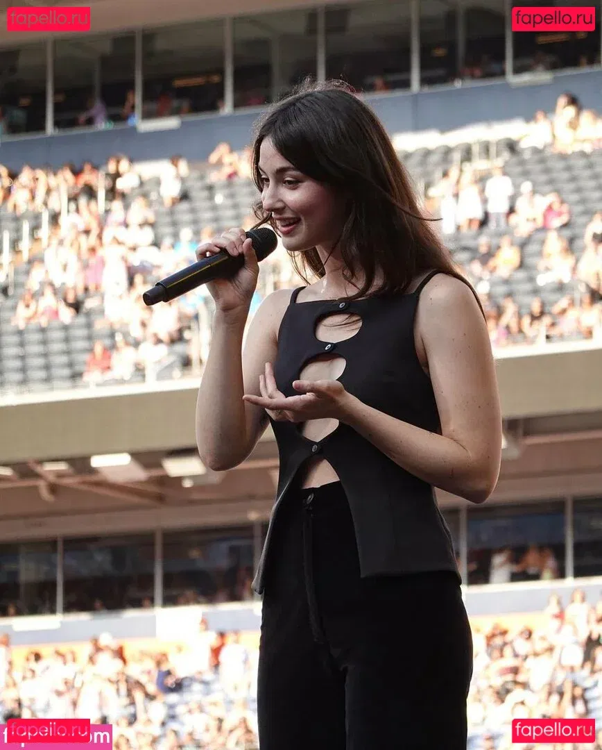 Gracie Abrams Onlyfans Photo Gallery 