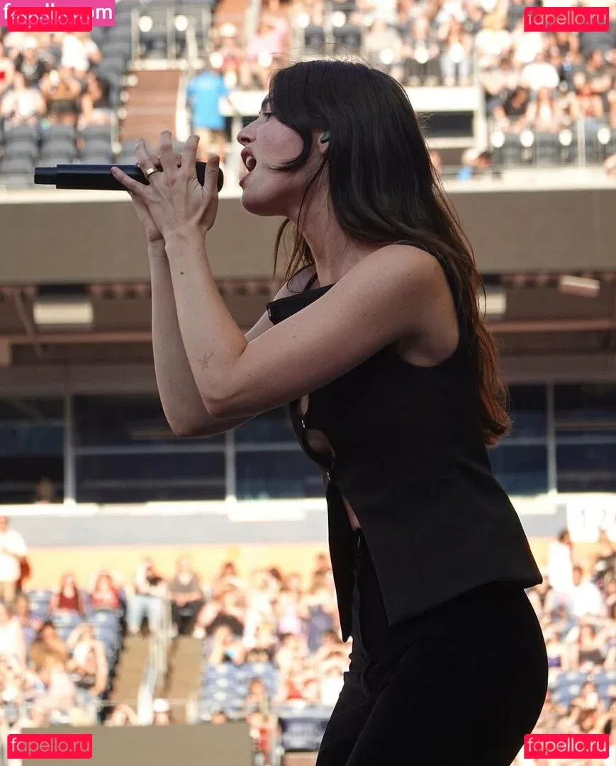 Gracie Abrams Onlyfans Photo Gallery 