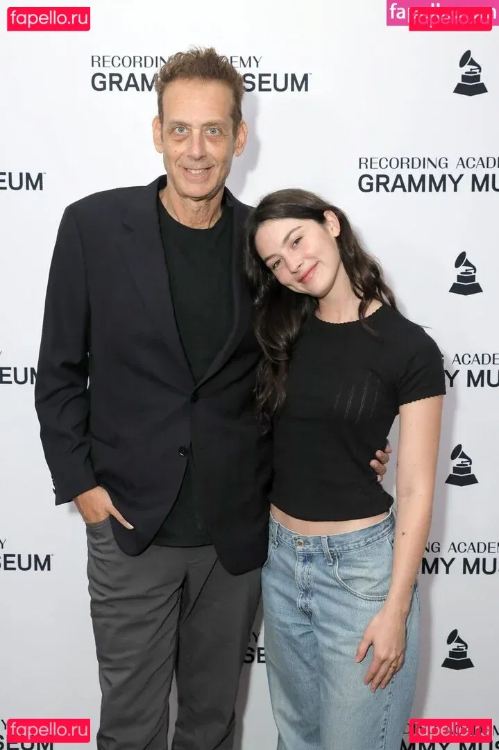 Gracie Abrams Onlyfans Photo Gallery 