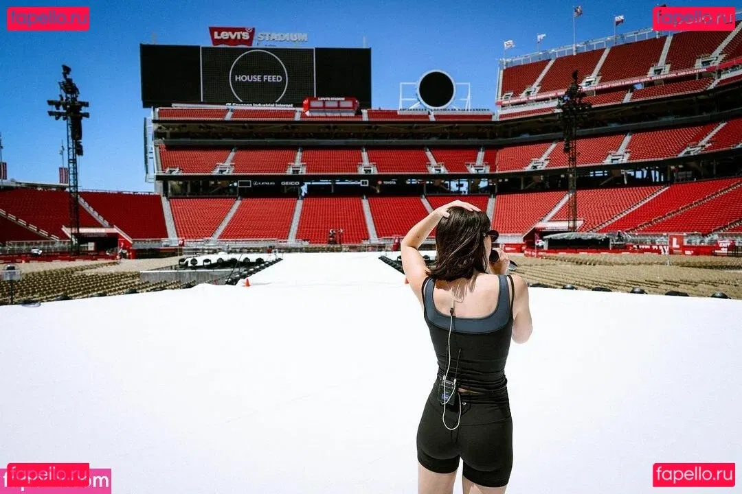 Gracie Abrams Onlyfans Photo Gallery 