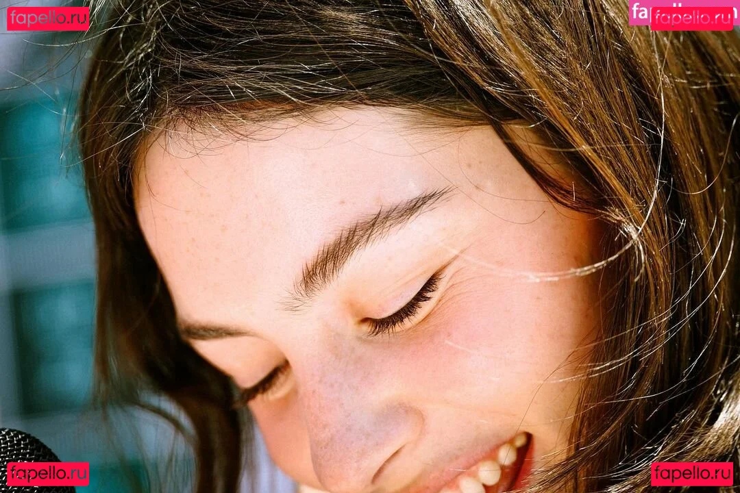 Gracie Abrams Onlyfans Photo Gallery 