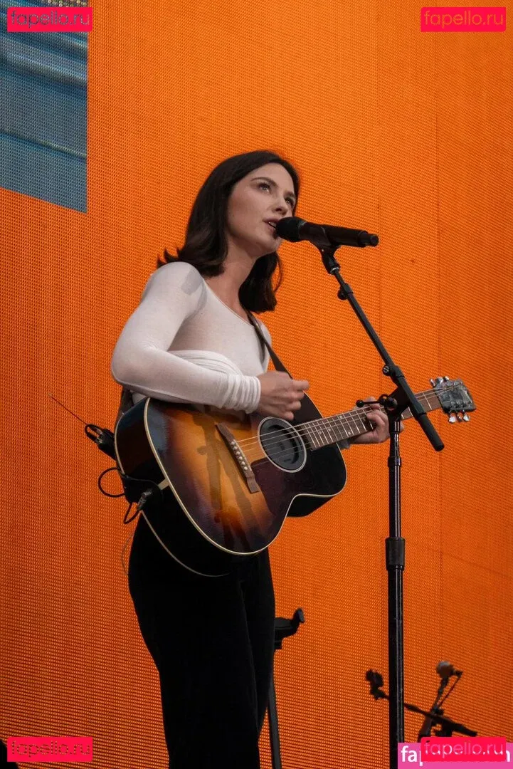 Gracie Abrams Onlyfans Photo Gallery 