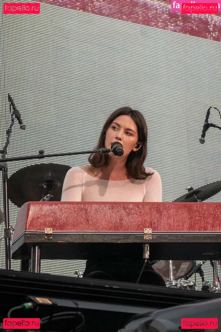 Gracie Abrams Onlyfans Photo Gallery 