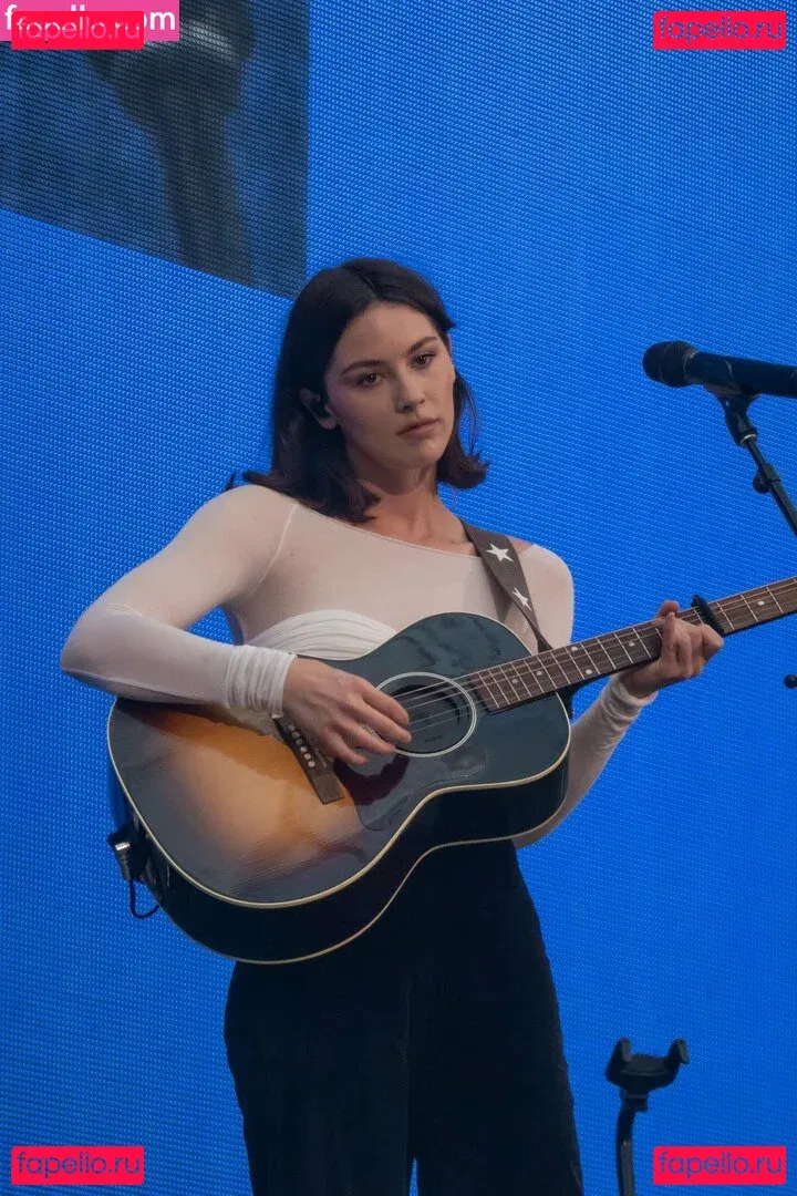 Gracie Abrams Onlyfans Photo Gallery 