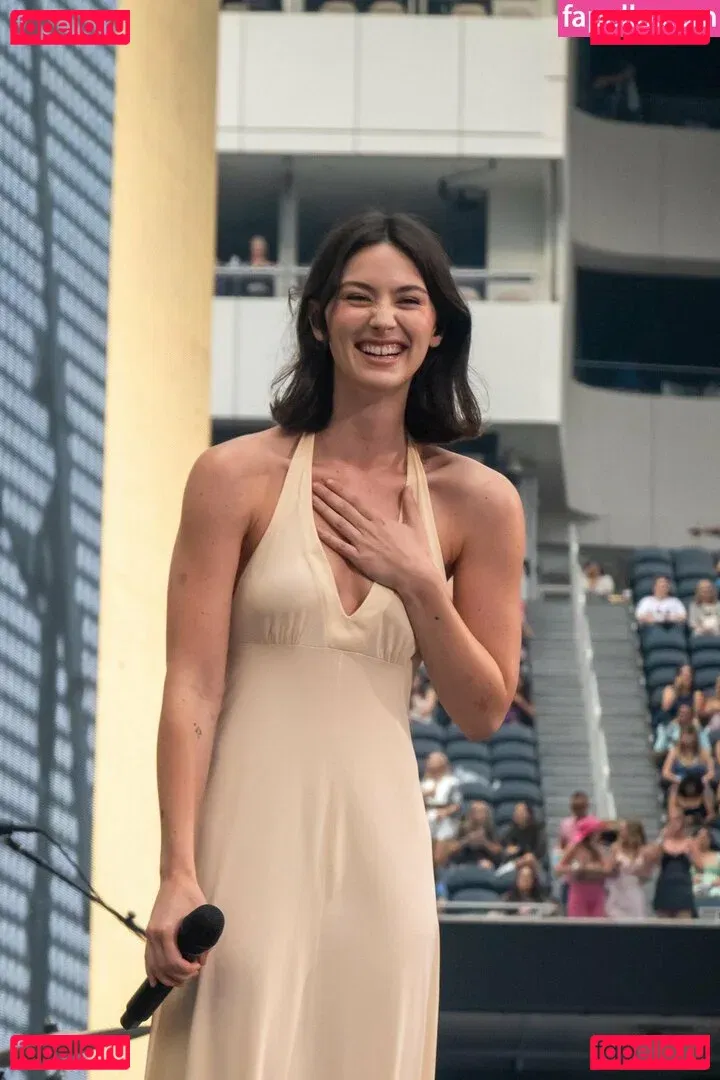 Gracie Abrams Onlyfans Photo Gallery 