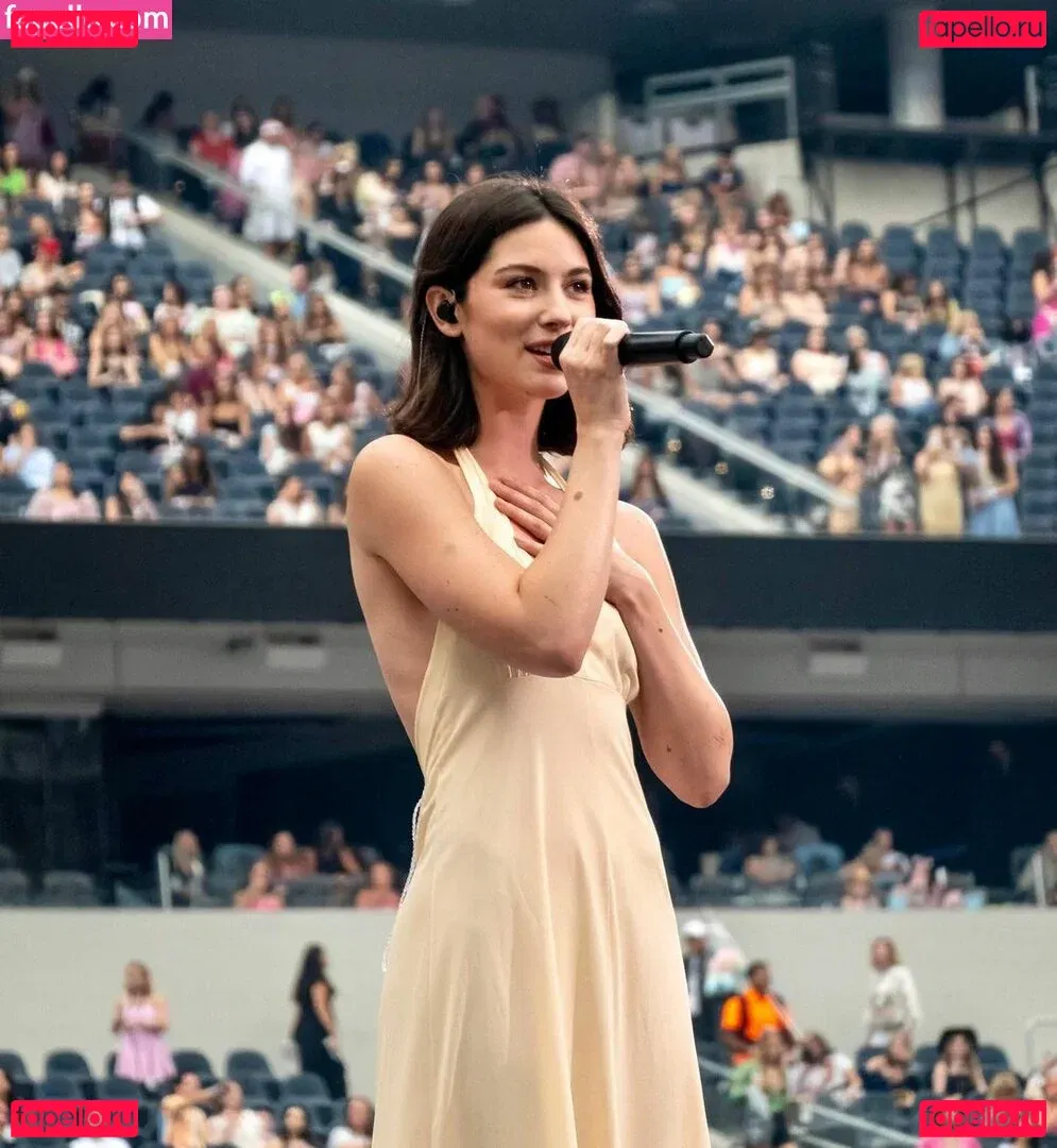 Gracie Abrams Onlyfans Photo Gallery 