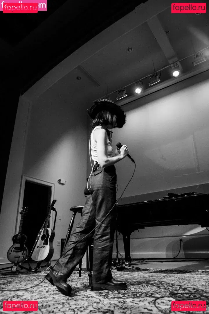 Gracie Abrams Onlyfans Photo Gallery 