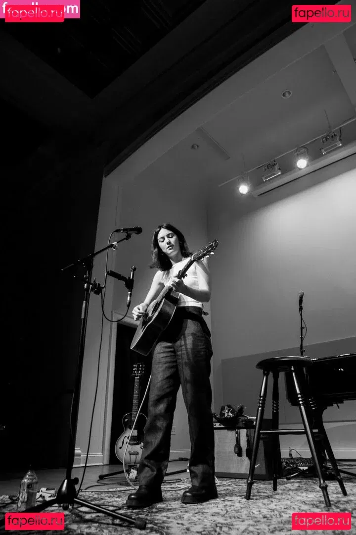 Gracie Abrams Onlyfans Photo Gallery 