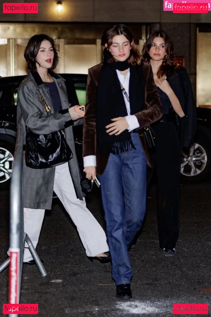 Gracie Abrams Onlyfans Photo Gallery 