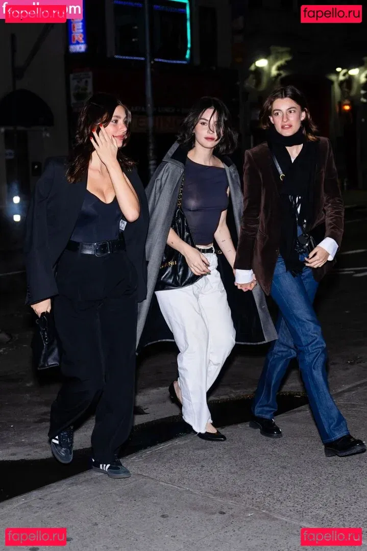 Gracie Abrams Onlyfans Photo Gallery 