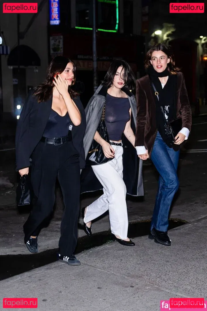 Gracie Abrams Onlyfans Photo Gallery 