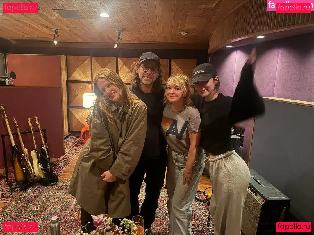 Gracie Abrams Onlyfans Photo Gallery 