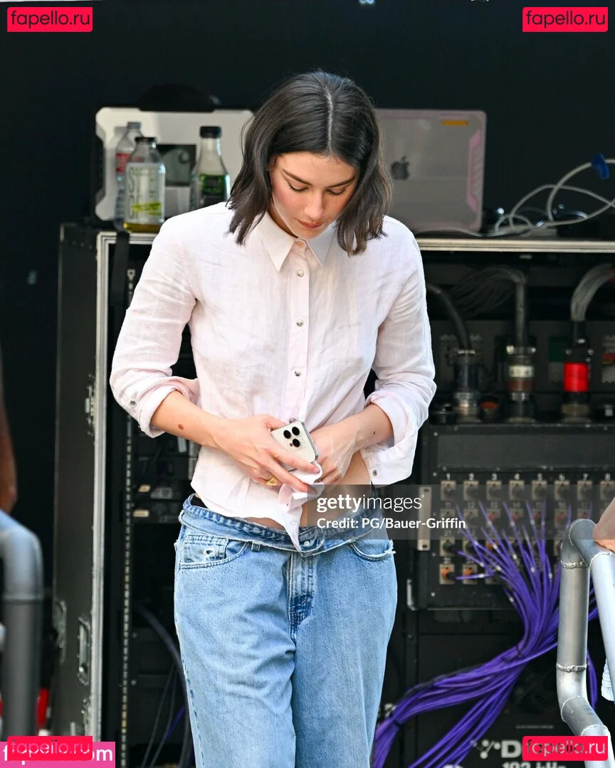 Gracie Abrams Onlyfans Photo Gallery 