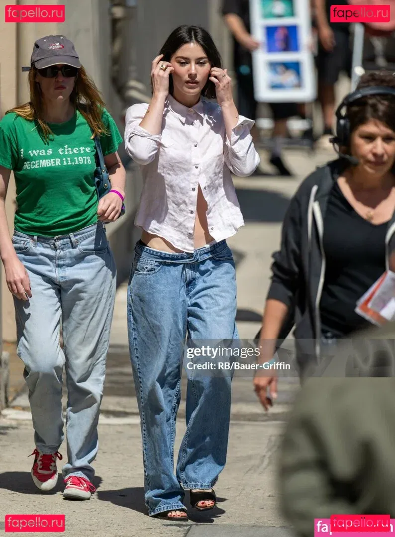 Gracie Abrams Onlyfans Photo Gallery 