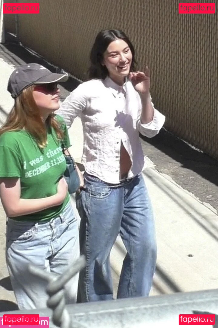 Gracie Abrams Onlyfans Photo Gallery 