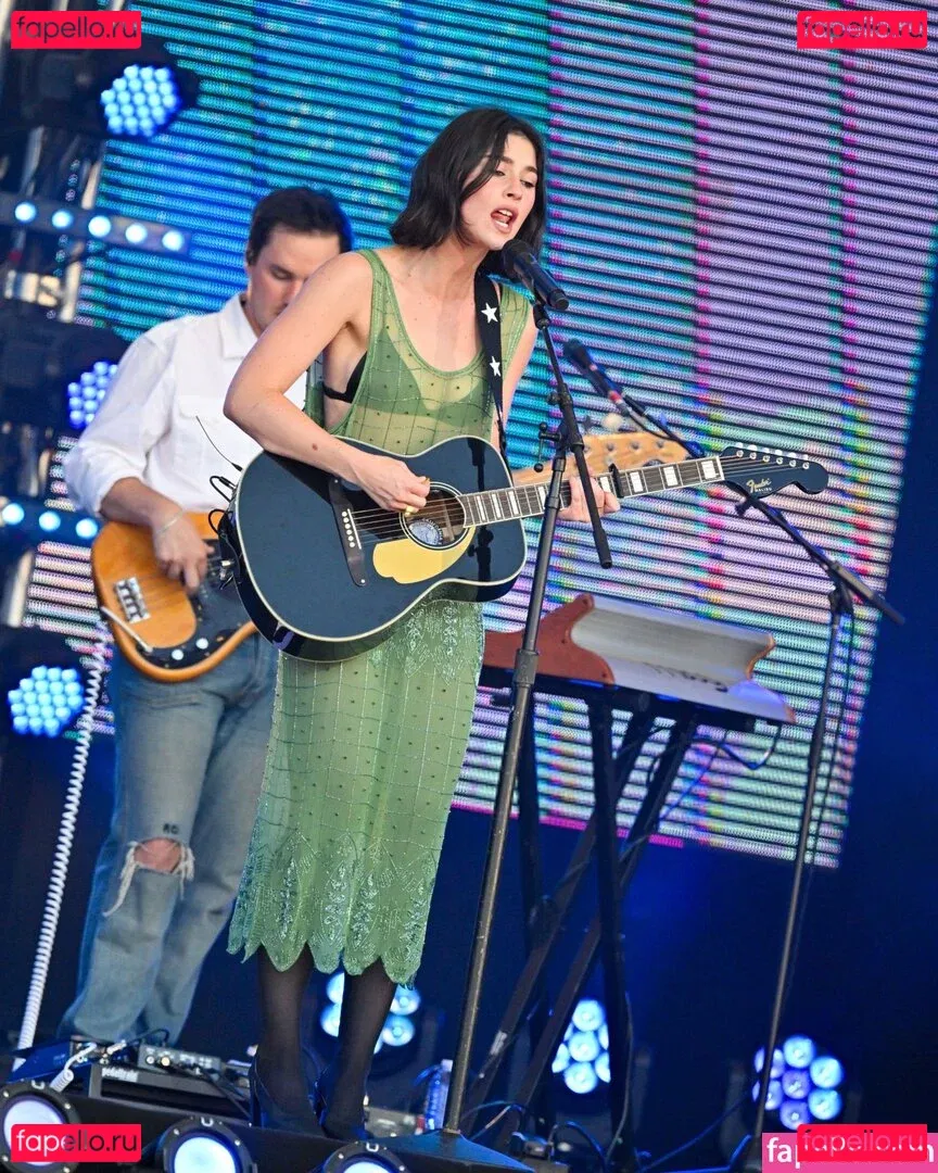 Gracie Abrams Onlyfans Photo Gallery 