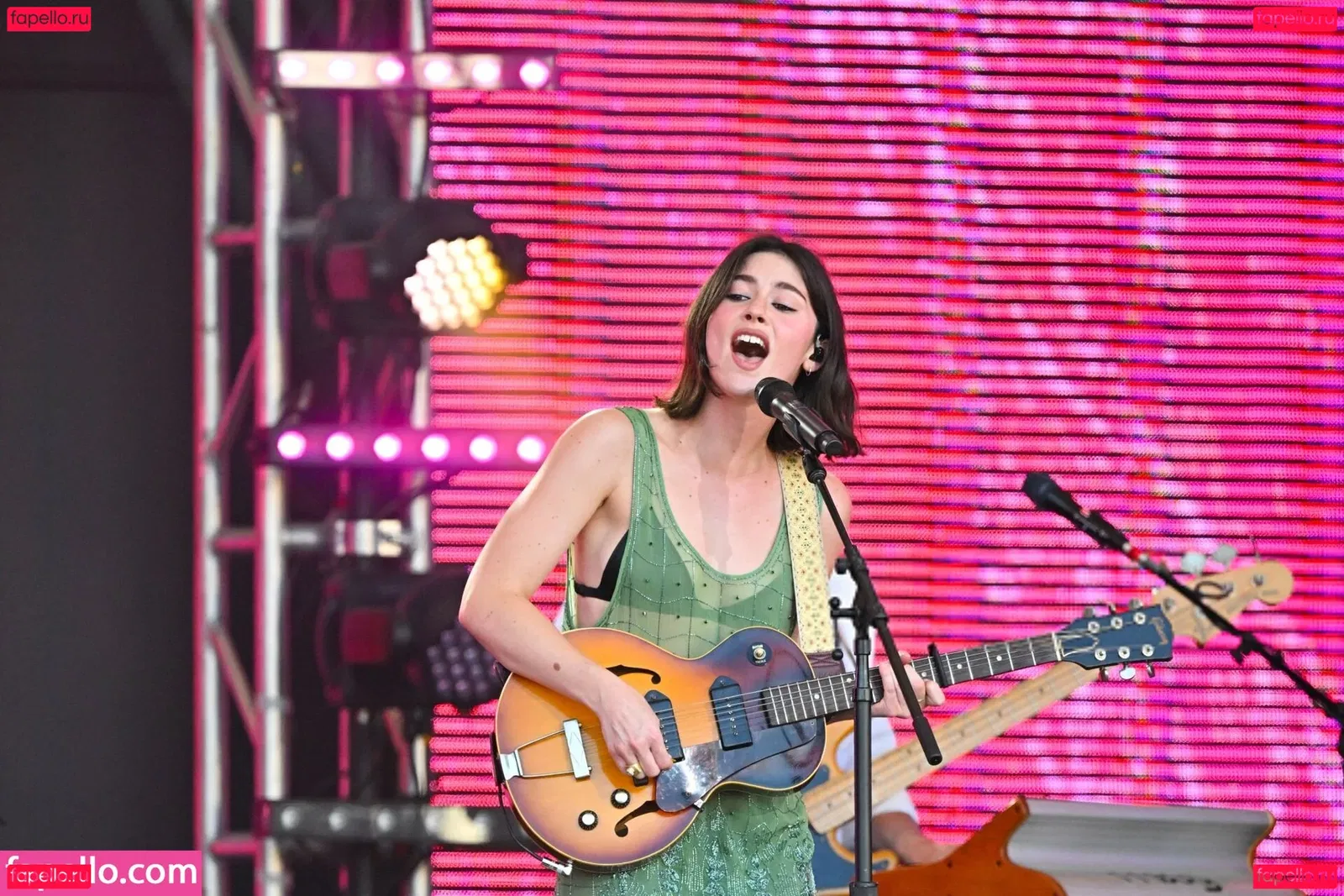 Gracie Abrams Onlyfans Photo Gallery 