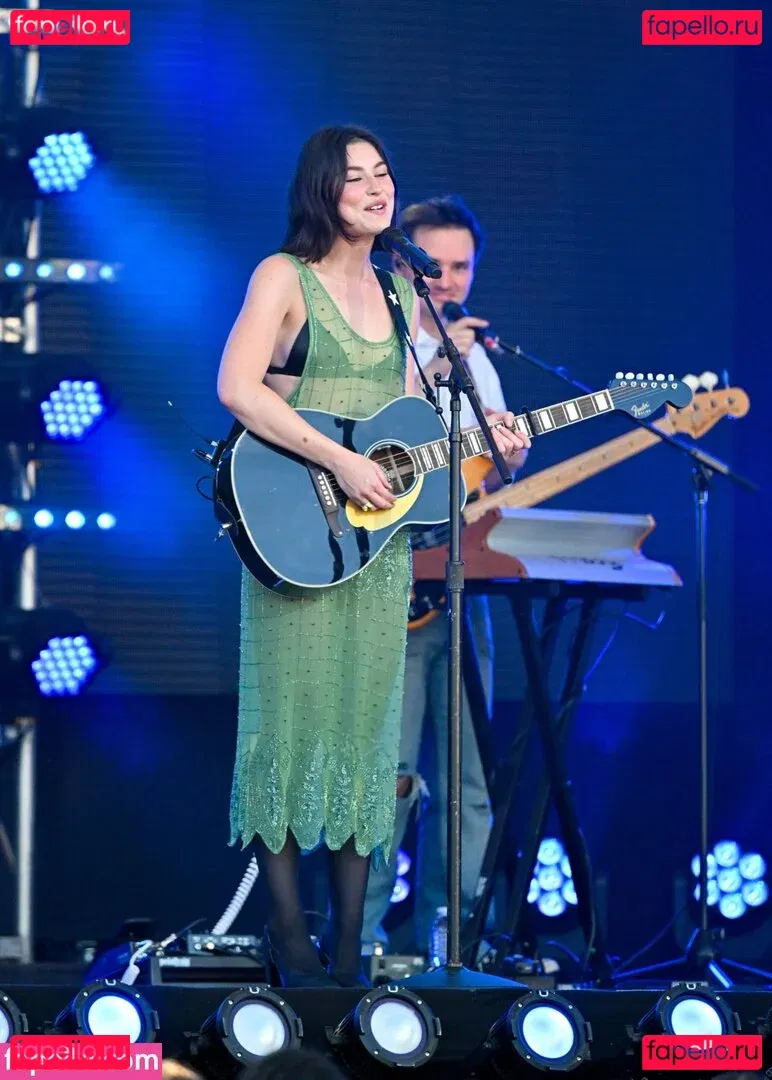 Gracie Abrams Onlyfans Photo Gallery 