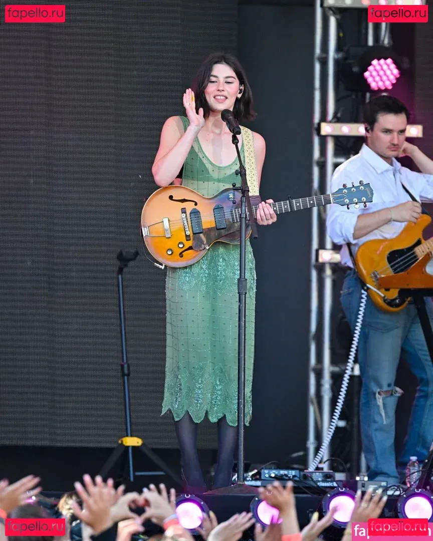 Gracie Abrams Onlyfans Photo Gallery 